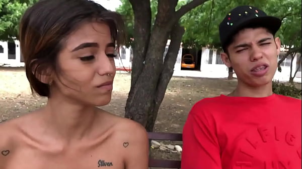 Nuestros padres no están y aprovechamos la casa sola y mi hermanastro me folla bien rico y duro por mi coño apretado HISTORIA COMPLETA