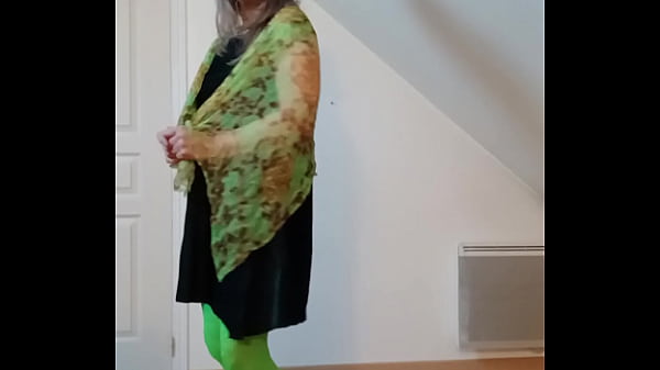 2025 03 17 Esclave F strip tease st patrick