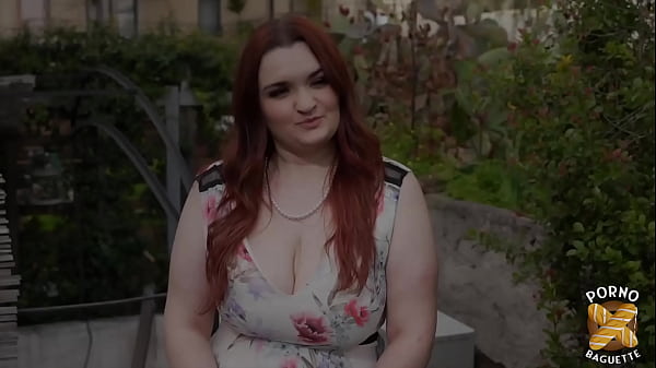 Amandine, vraie coquine, profite de deux bites