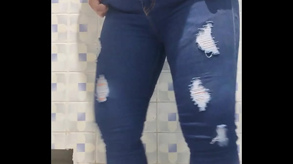 MADURA CAPTADA EN BAÑO PUBLICO