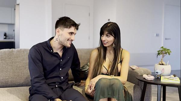 Me follo linda chica pakistana, quiere sentir toda mi polla por dentro