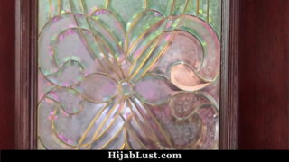 Nadia Ali Introduces Herself to Her New Neighbor – Hijablust