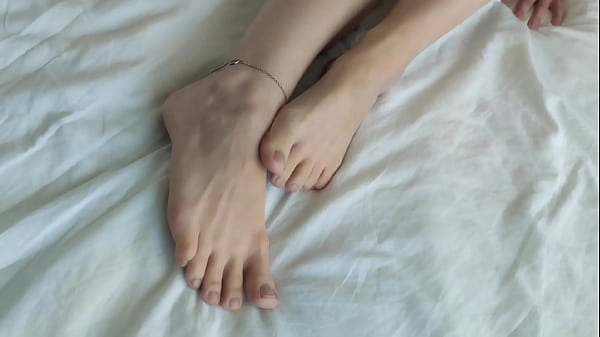 Such cute toes and soles, cutie with the anklet loves Footjob!