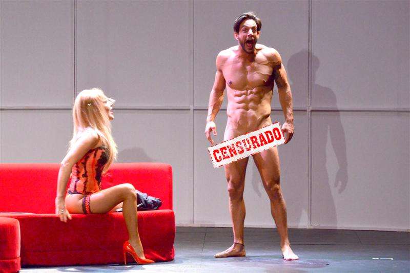 NETFLIX: Joaquín Ferreira nudo a teatro coi suoi 23 centimetri! VIDEO NSFW