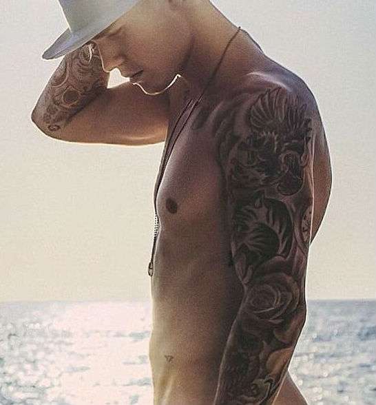 Justin Bieber nudo in copertina a CLASH magazine – FOTO