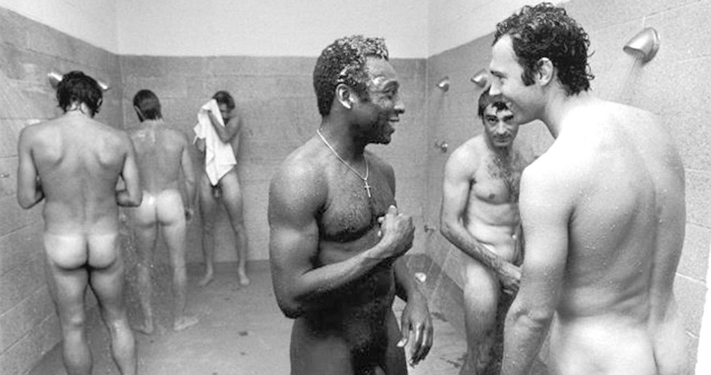 Basic Folies: Pelè e Beckenbauer fat frontal in doccia