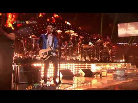 Adam Lambert è il nuovo Freddie Mercury – (VIDEO)