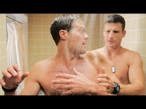 Bromance moments: Geoff Stults and Parker Younger VIDEO